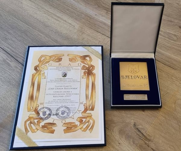 Zlatna plaketa “Grb grada Bjelovara”