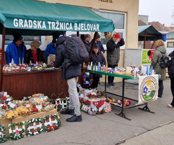 Predstavljanje udruge i donacijska izložba adventskih radova