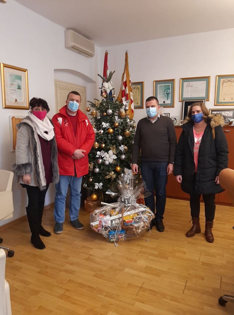 Blagdansko darivanje u Uredu gradnoačelnika Blagdansko darivanje u Uredu gradnoačelnika